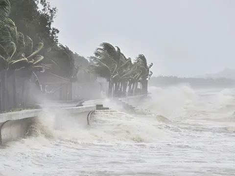 Bão số 11 giật cấp 16 ngày càng áp sát, hàng loạt tỉnh thành vào vùng nguy hiểm