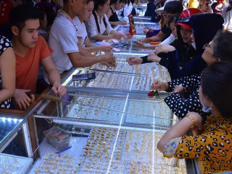 Giá vàng hôm nay, 4-10: Tăng mạnh trở lại