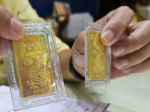 Vàng miếng trở lại đường đua