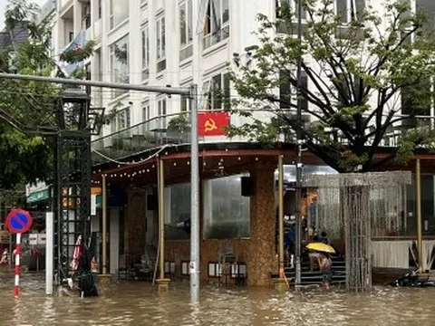 Giữa mùa mưa bão, môi giới đua nhau quảng cáo bán nhà 'không ngập lụt'