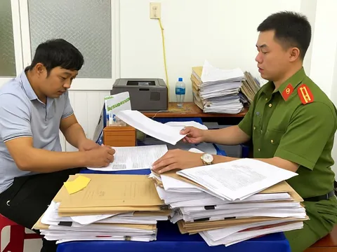 Bắt nhân viên kinh doanh Châu Văn Hậu