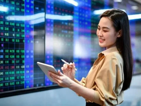Hàng tỷ USD chực chờ đổ vào chứng khoán Việt Nam sau khi nâng hạng, VNDirect hé lộ danh mục cổ phiếu hưởng lợi nhất