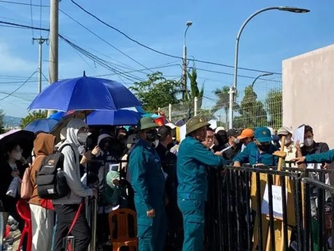 Sở Xây dựng Đà Nẵng nói gì về tình trạng chen lấn nộp hồ sơ mua nhà ở xã hội?