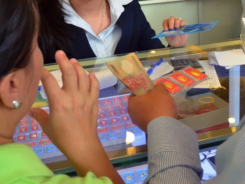 Giá vàng hôm nay, 8-10: Vàng thế giới vượt mốc 4.000 USD/ounce