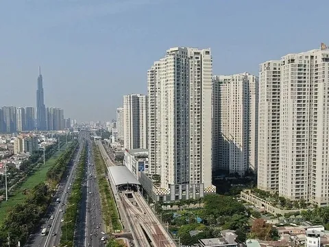 Đề xuất 'siết' tín dụng bất động sản: Dòng vốn ách tắc, thị trường 'đóng băng'