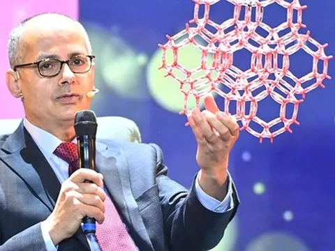 GS thắng giải thưởng của tỷ phú Phạm Nhật Vượng vừa được Nobel vinh danh: "Tôi có một tuổi thơ gian khó"