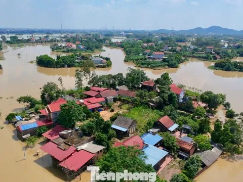 Sông Cà Lồ 'nuốt chửng' nhiều xã, hàng nghìn hộ dân ở Hà Nội bị cô lập