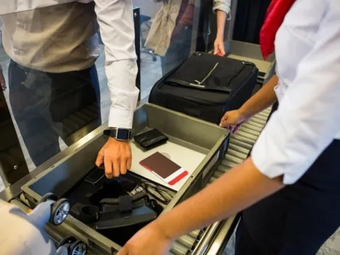 Hành khách sẽ không phải cởi giày, để riêng laptop khi qua cổng an ninh sân bay