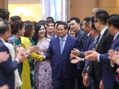 Thủ tướng gặp lãnh đạo Hòa Phát, FPT, PVN, EVN, TH... nhân Ngày Doanh nhân Việt Nam