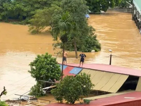 Nữ hiệu trưởng bị nước lũ cuốn tử vong