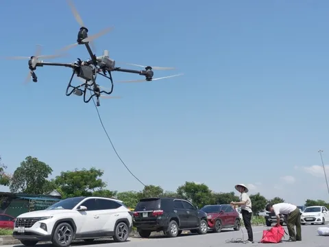 Máy bay không người lái phá thế cô lập, tiếp tế 5 tấn hàng hóa, cứu trợ vùng lũ dữ Thái Nguyên