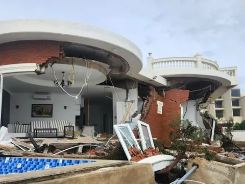 Sở Xây dựng Hà Tĩnh nói gì về vụ nhiều căn villa sát biển đổ sập sau bão số 10?