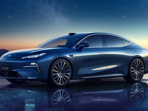 Hãng xe xây nhà máy tại Thái Bình nhá hàng sedan giá rẻ mới: Kích thước ngang cỡ Toyota Camry, hệ thống hybrid NordThor AI 2.0 mới