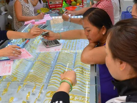 Giá vàng hôm nay, 10-10: Rơi thẳng đứng