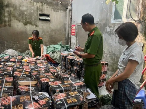Phát hiện gần 1,7 tấn xúc xích không rõ nguồn gốc ở Hà Nội