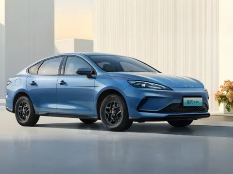 Sát ngày về Việt Nam, một mẫu sedan hybrid có bản nâng cấp tại Trung Quốc: chạy từ Hà Nội đến Cà Mau không cần tiếp nhiên liệu, giá tương đương 300 triệu đồng