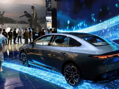 Thua lỗ, thị phần sụt mạnh, nhiều nhà sản xuất ô tô toàn cầu vẫn ‘bám trụ’ đến cùng tại Trung Quốc – Hoá ra là vì điều khó tin này