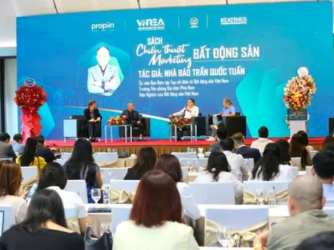 Xôn xao cuốn sách về bất động sản có giá 68 triệu đồng