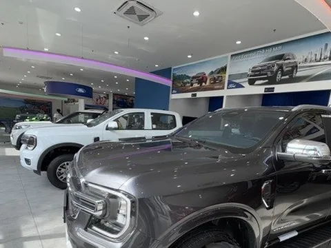 Tin tức giá xe ngày 13-10: Ô tô tồn kho cả trăm ngàn chiếc, có mẫu giảm giá tới 700 triệu đồng