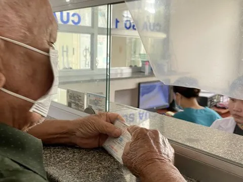 Quên hoặc chậm xuất trình thẻ BHYT, chi trả ra sao?