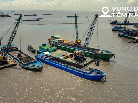 Ngắm cảnh hàng trăm sà lan hoạt động suốt ngày đêm ở đại dự án lấn biển lớn nhất Việt Nam của Vinhomes