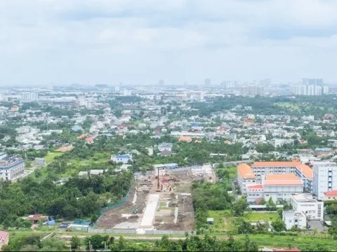 Cuộc đua bung hàng cuối năm tại “siêu đô thị” TP.HCM (mới)