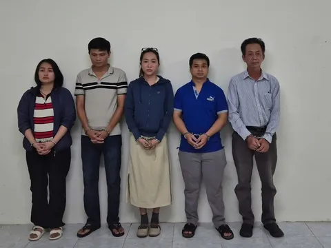 Bắt tạm giam bác sĩ Bùi Đức Nhiên và điều dưỡng Phạm Thị Quyên