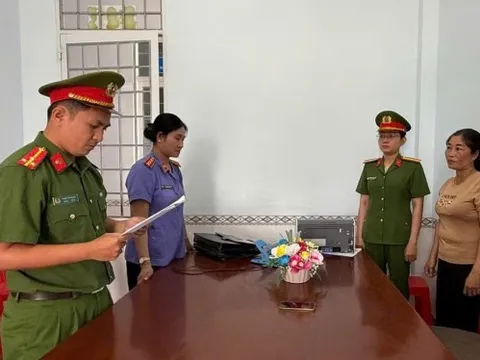 Khám xét chỗ ở, bắt tạm giam Phạm Bé Em