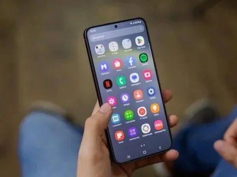 Chúng ta đang sống trong thời đại mà mua điện thoại đắt tiền là "dại dột": Trước có Samsung, giờ là iPhone