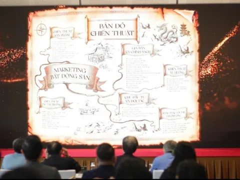 Đã gọi là sách “bí kíp” bất động sản thì phải bán đắt người ta mới mua, nếu bán rẻ người ta nghĩ là “mẹo vặt”