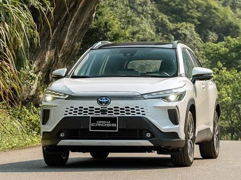 Cuộc đua xe hybrid tăng nhiệt, loạt tân binh xuất hiện trong tháng 10