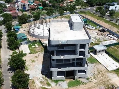 Cận cảnh toà nhà công nghệ ở Huế 'đứng bánh' vì nhà thầu thi công 'chạy làng'