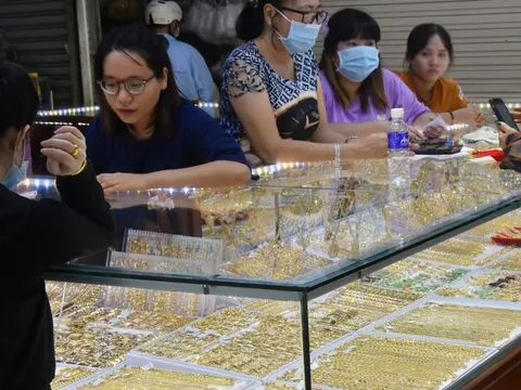Giá vàng hôm nay 22-10: Vàng miếng SJC, vàng nhẫn giảm trở lại vào cuối ngày