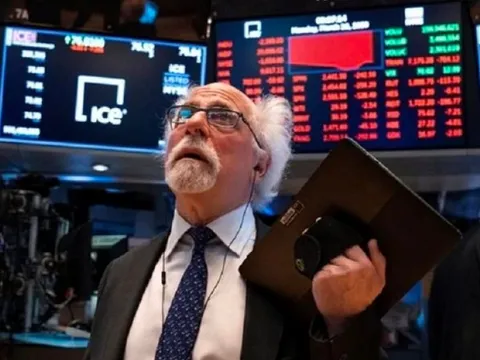 Khối ngoại tiếp đà bán ròng 1.200 tỷ trong phiên VN-Index giảm sâu, tâm điểm xả mạnh bộ đôi cổ phiếu "bank, chứng"