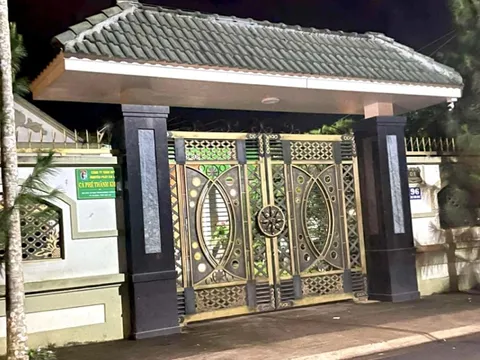 Tạm giữ hình sự một giám đốc để điều tra việc sản xuất cà phê giả