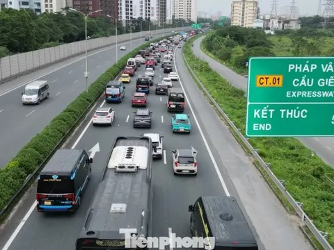 Hiện trạng quá tải trên cao tốc Pháp Vân - Cầu Giẽ sắp mở rộng lên 12 làn xe