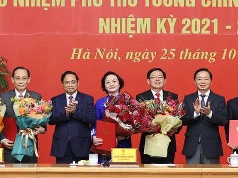 Thủ tướng trao quyết định bổ nhiệm 2 Phó Thủ tướng, 3 Bộ trưởng