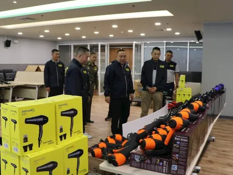 Đột kích 9 kho hàng, công an triệt phá đường dây buôn bán máy sấy tóc giả nhập lậu từ Trung Quốc gây tử vong, tịch thu hơn 13.000 món đồ kém chất lượng