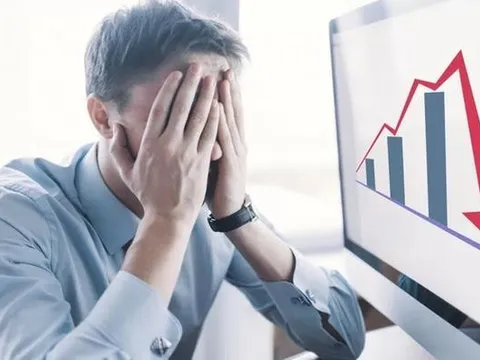 Điều gì khiến VN-Index bất ngờ bị "đánh úp" giảm 30 điểm vào cuối phiên?