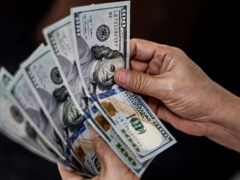 Giá USD ‘chợ đen’ tăng mạnh có đáng ngại?