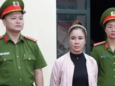 Một nữ hiệu trưởng bị bắt