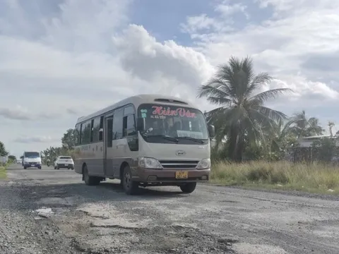 Quốc lộ 1 qua Cà Mau hư hỏng, nhiều ổ gà