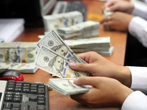 Fed hạ lãi suất, NHNN tăng giám sát thị trường ngoại tệ