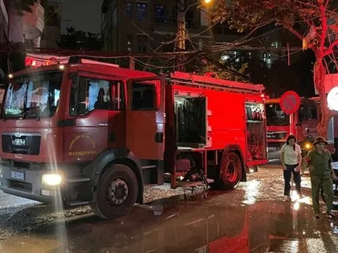 Cháy tại tầng chung cư, người dân hoảng sợ sơ tán