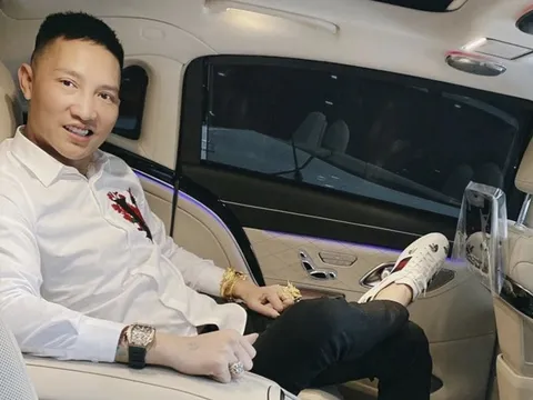 Huấn Hoa Hồng kiếm tiền từ đâu?