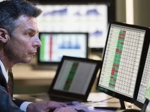 Phiên 31/10: Khối ngoại tiếp đà bán ròng hơn nửa nghìn tỷ, ngược chiều "gom" mạnh một mã chứng khoán