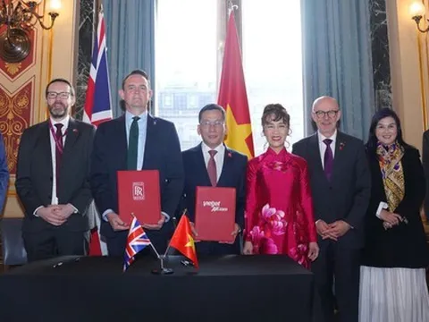 Vietjet và Rolls-Royce ký kết hợp đồng 3,8 tỉ USD trong chuyến thăm Vương quốc Anh của Tổng bí thư