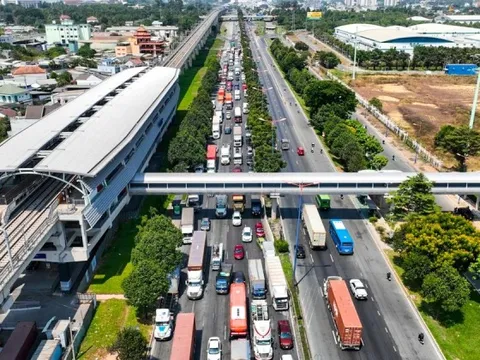 Vị trí 8 thang máy được lắp tại 7 cầu vượt bộ hành ga metro số 1