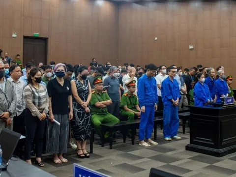 Khai đánh bạc 61 lần ở khách sạn Pullman vì “tò mò”, cựu phó trưởng phòng bị chủ toạ hỏi lại 1 câu đứng hình