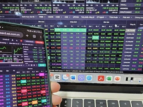 Lo chứng khoán giảm tiếp, nhà đầu tư lại khóc ròng